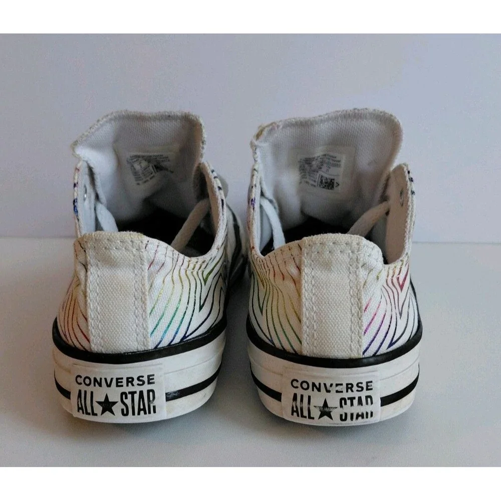 Converse All Star Junior Girls Size 2.5 Low Top White/Mulitcolor Stars